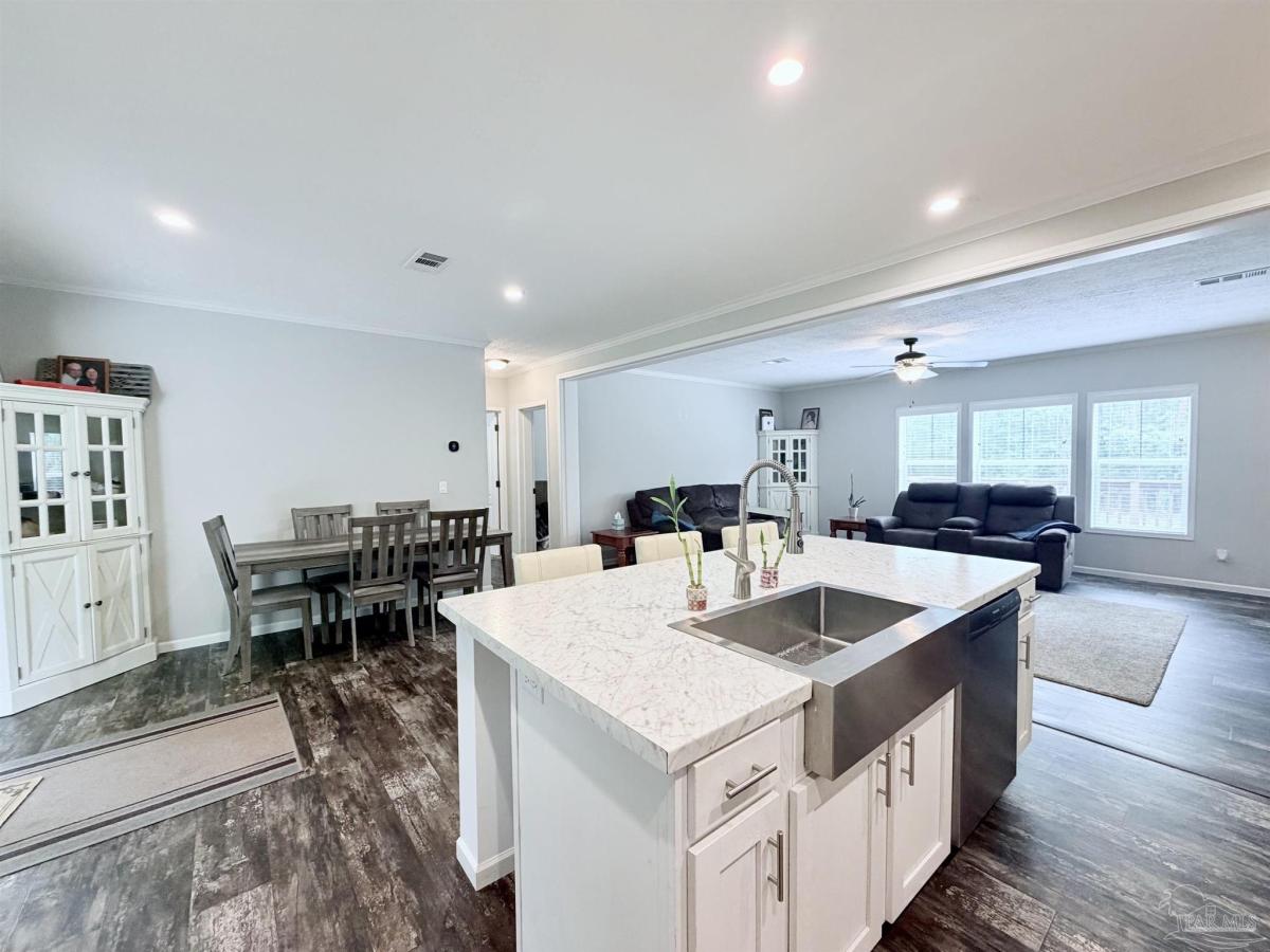 MLS #684670 image #0